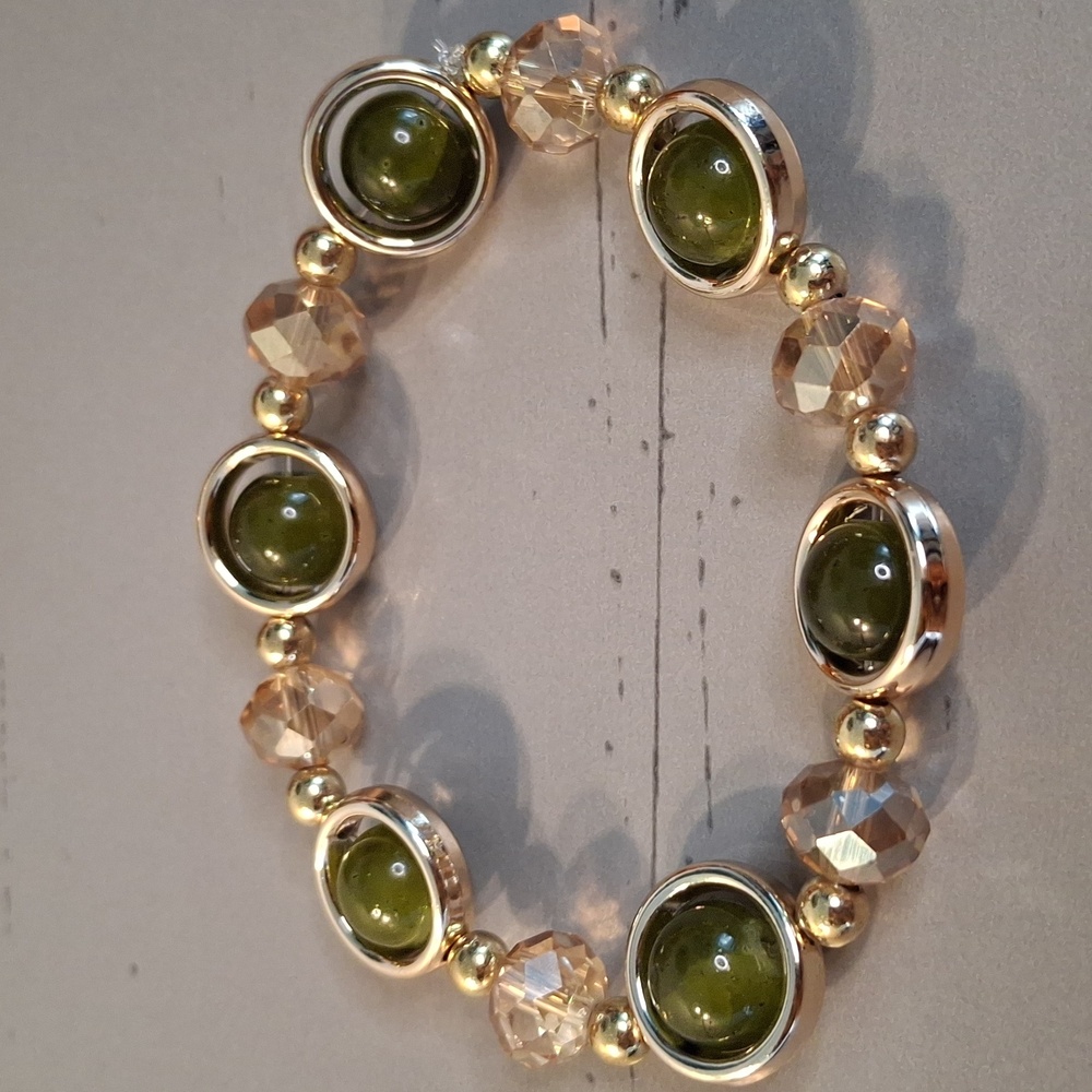 Elegant Gold & Green Beaded Bracelet Set - Picture 4 of 6